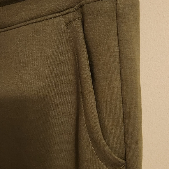 Green Casual pants with Jogger Style and Comfort New With Tags 32 Degrees - Picture 5 of 6
